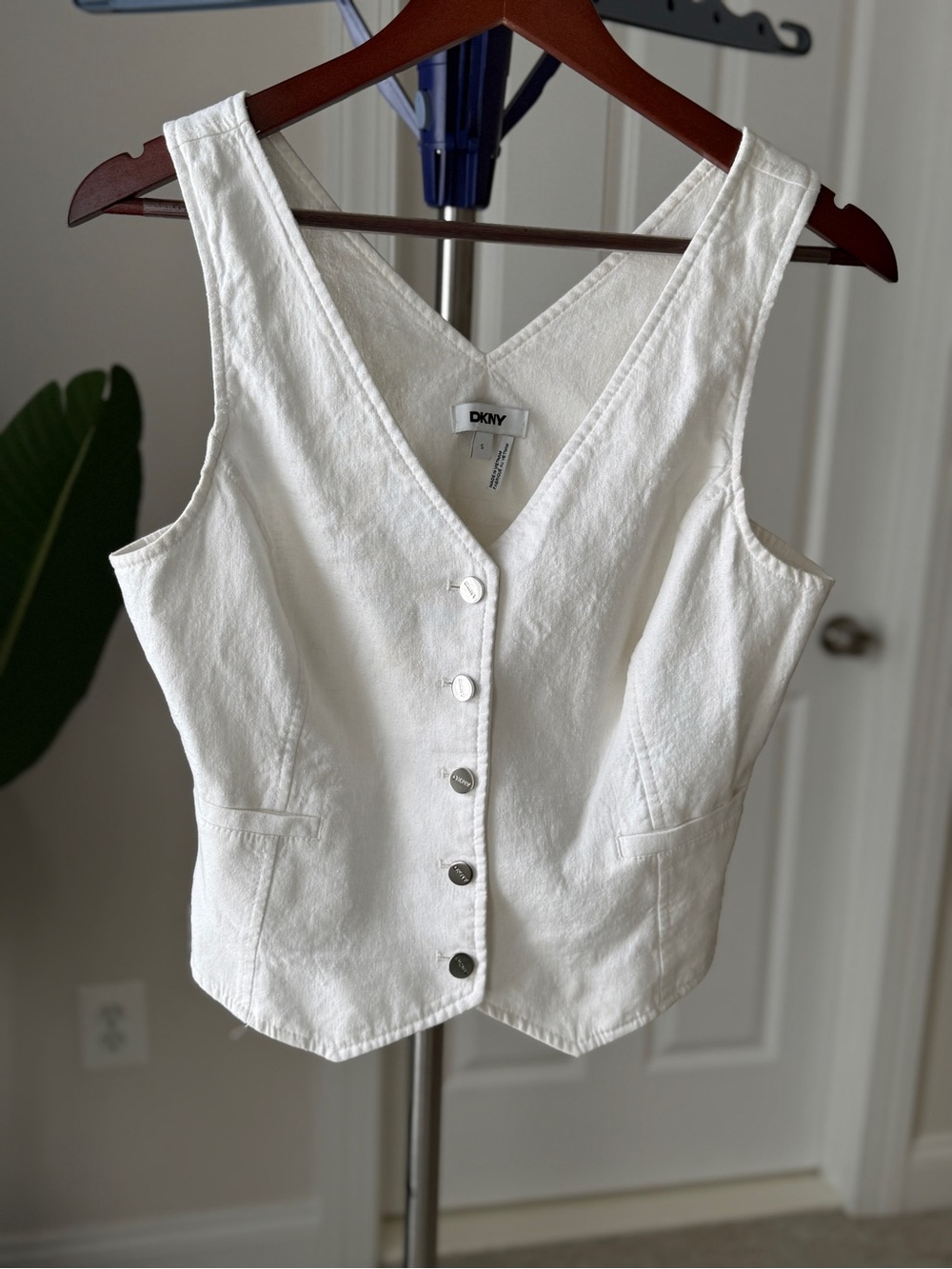 DKNY White Button-Front V-Neck Women's Vest Top